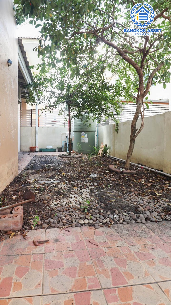 *****บ้านมือสองนนทบุรี ม.ลภาวัน19 ราชพฤกษ์ เนื้อที่ 42 ตร.ว. ฟังก์ชันครบ 4 ห้องนอน 2 ห้องน้ำ 2 ที่จอดรถ บ้านสวย สภาพดี พร้อมเข้าอยู่ บนทำเลที่เชื่อมต่อถนนราชพฤกษ์, ถนนชัยพฤกษ์, ถนนบางกรวย-ไทรน้อย ใกล้รถไฟฟ้าสายสีม่วง "สถานีบางพลู" และจุดขึ้นทางด่วน "แจ้งวัฒนะ"